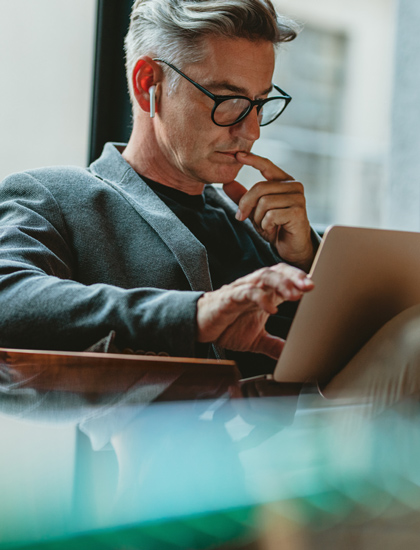 employee using treasury navigator app
